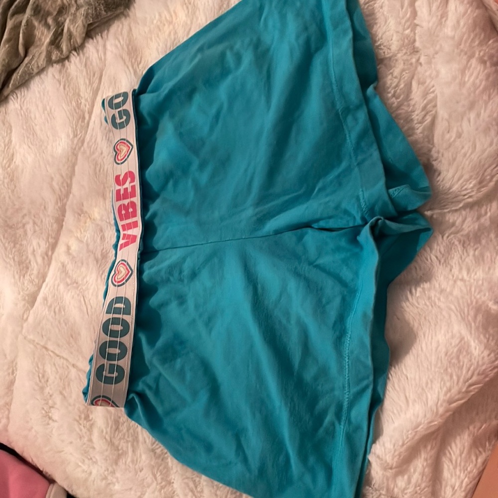 The brand is wonder nation, the size is kids large (10-12), color is teal